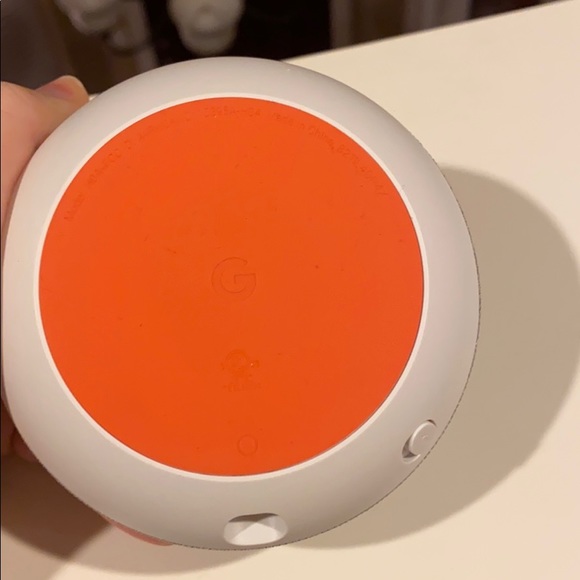 Google Home Mini - Picture 2 of 4